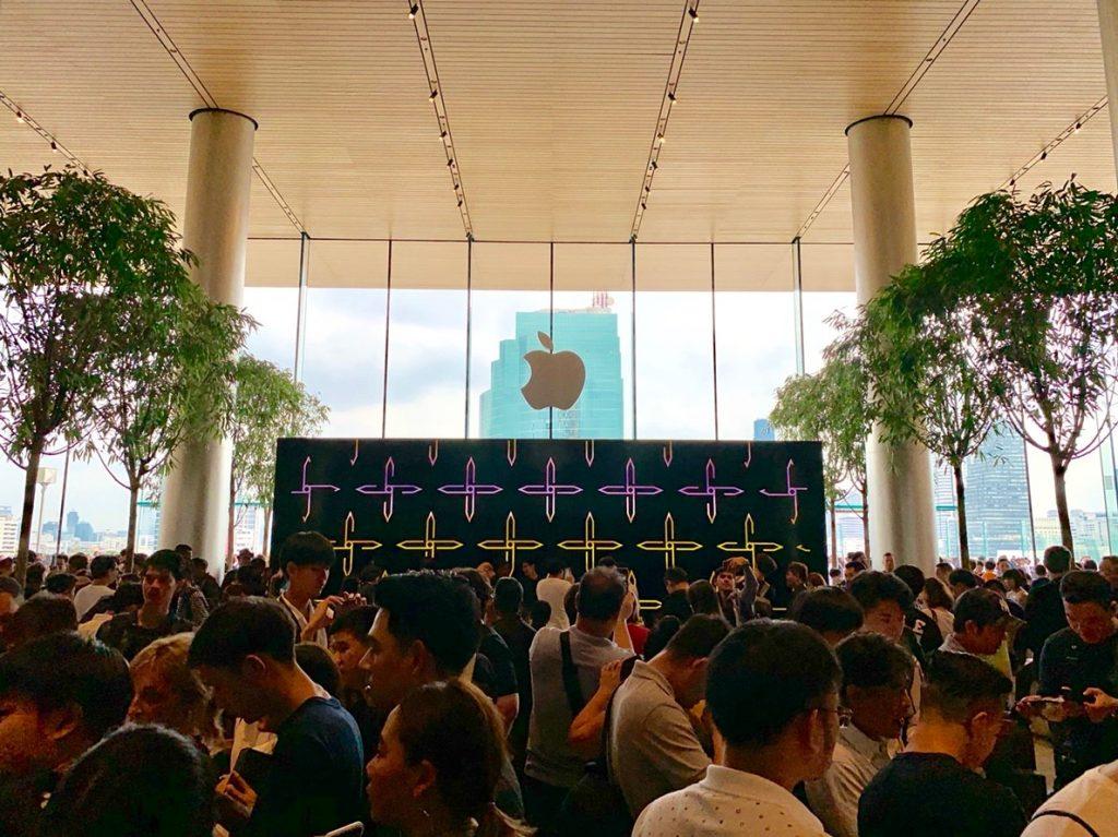 พาชมบรรยากาศ Apple Iconsiam เปิดวันแรก Apple Store 