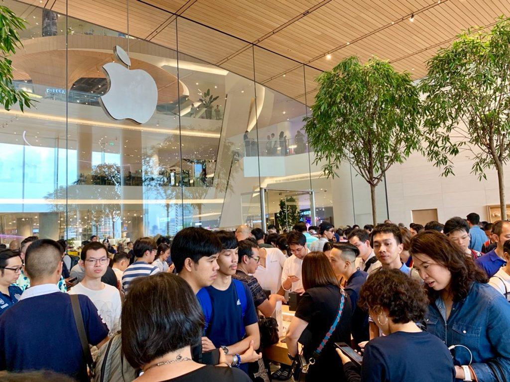 พาชมบรรยากาศ Apple Iconsiam เปิดวันแรก Apple Store 