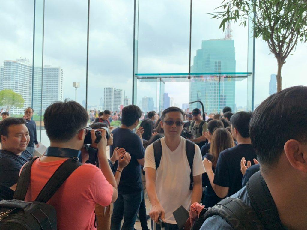 พาชมบรรยากาศ Apple Iconsiam เปิดวันแรก Apple Store 