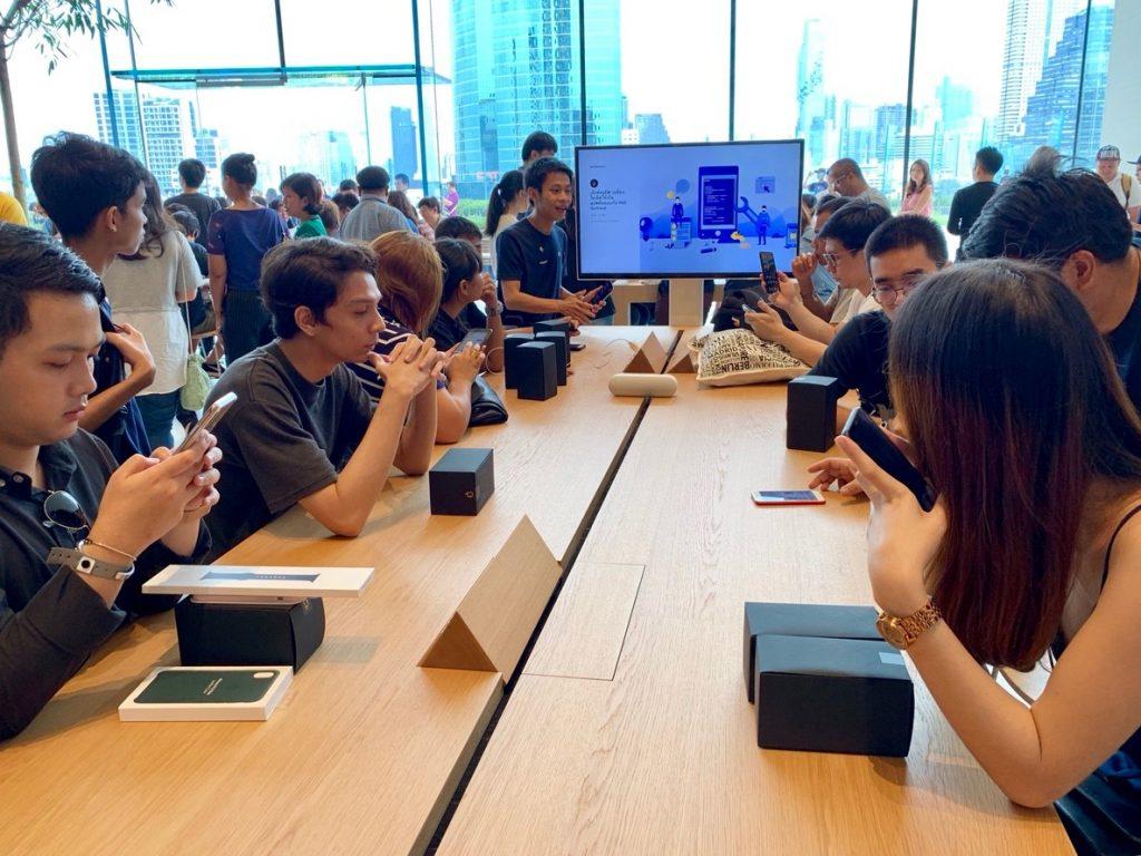 พาชมบรรยากาศ Apple Iconsiam เปิดวันแรก Apple Store 