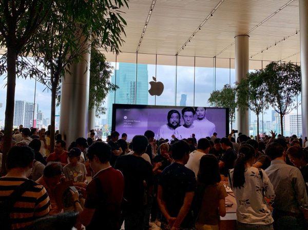 พาชมบรรยากาศ Apple Iconsiam เปิดวันแรก Apple Store 