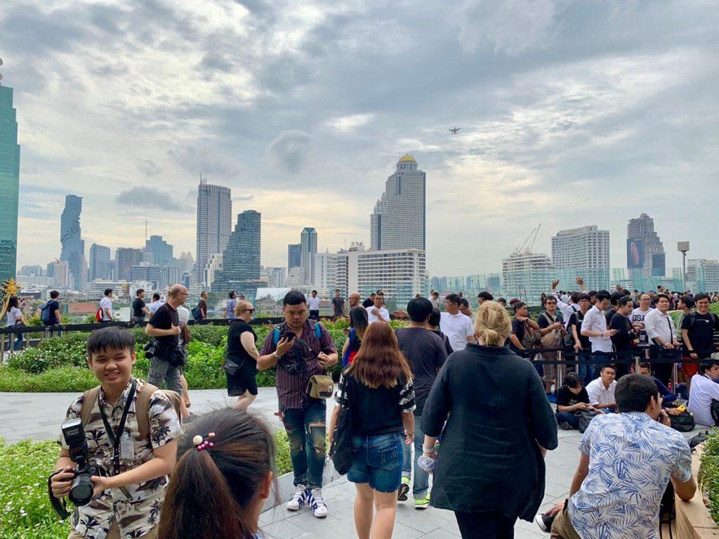 พาชมบรรยากาศ Apple Iconsiam เปิดวันแรก Apple Store 