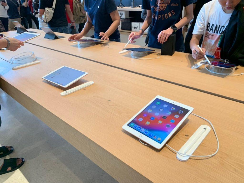 พาชมบรรยากาศ Apple Iconsiam เปิดวันแรก Apple Store 