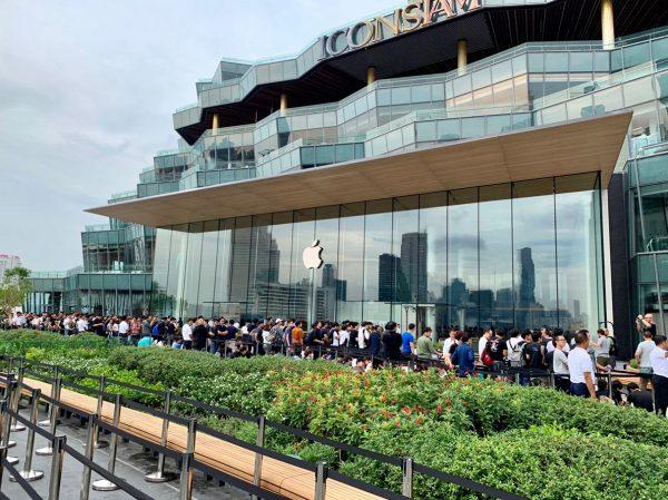 พาชมบรรยากาศ Apple Iconsiam เปิดวันแรก Apple Store 