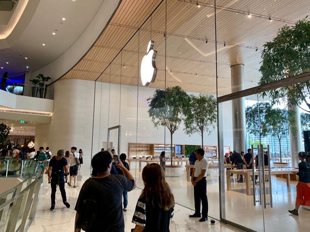 พาชมบรรยากาศ Apple Iconsiam เปิดวันแรก Apple Store 