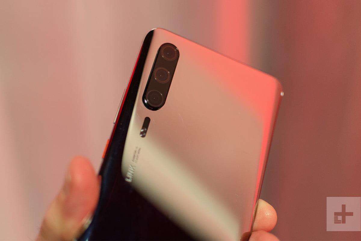 ภาพตัวเครื่อง Huawei P30 Pro รุ่นทดสอบ