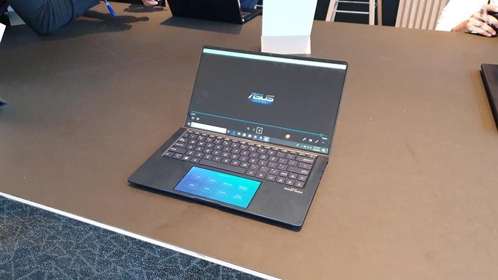 ASUS Zenbook พร้อม Screenpad 2.0