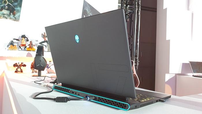 Alienware m15