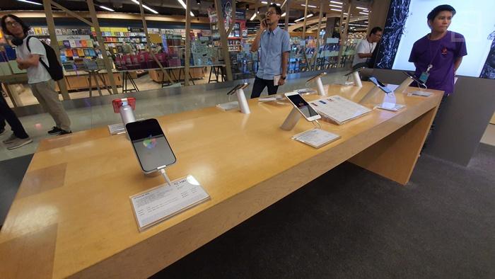 บรรยากาศรับเครื่อง iPhone วันแรก