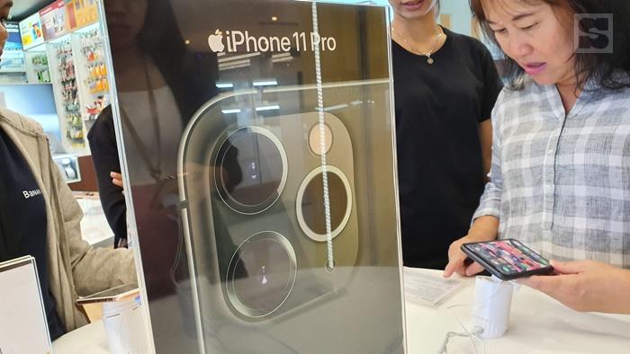 บรรยากาศรับเครื่อง iPhone วันแรก