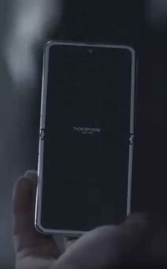 Samsung Galaxy Z Flip รุ่น Browne Edition