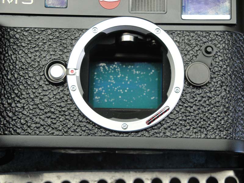 Leica M9 กับปัญหาเซนเซอร์ลอกยอดฮิต ผลพวงจากการออกแบบที่ไม่ดีพอ