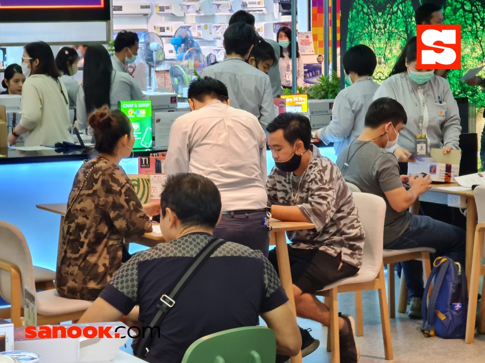 รวมบรรยากาศรับ iPhone 12