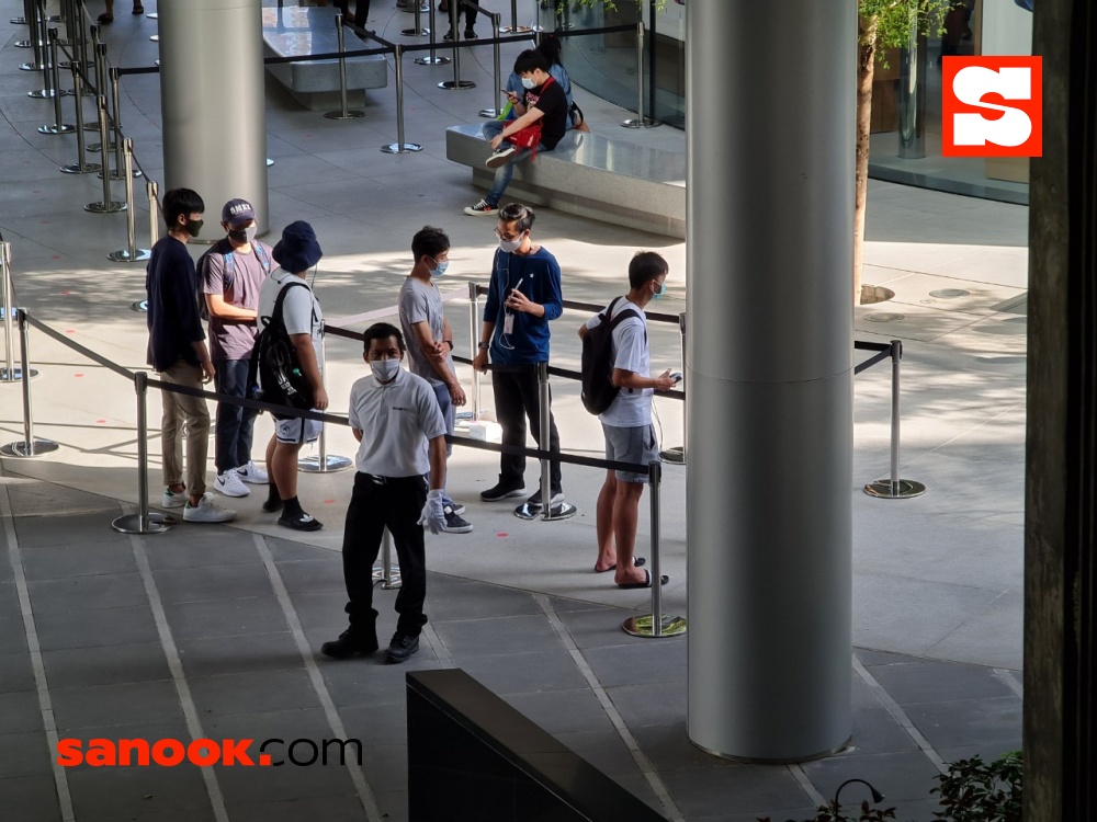 บรรยากาศหน้า Apple Store Central World