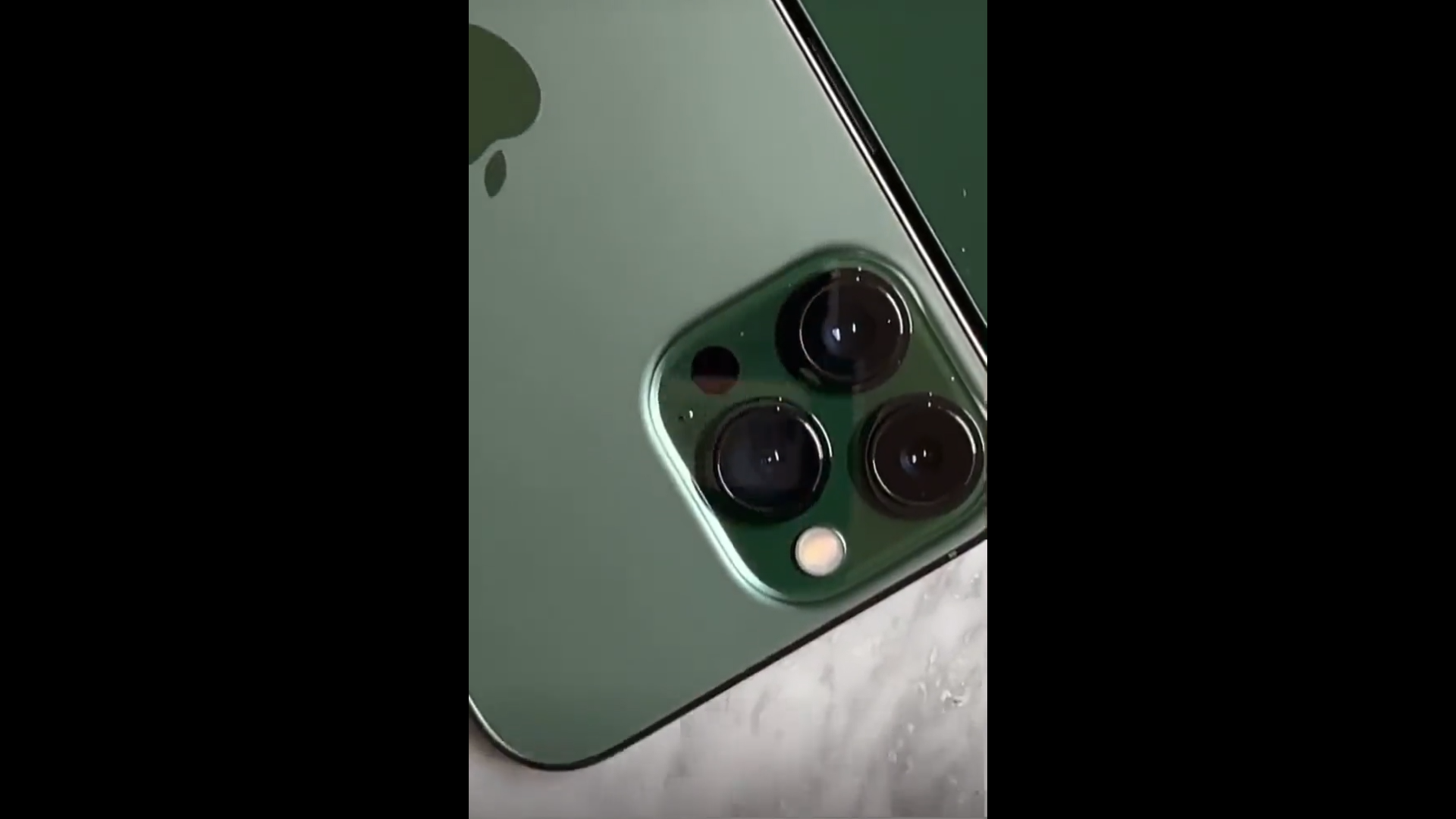 แกะกล่อง iPhone 13 / 13 Pro สีเขียว