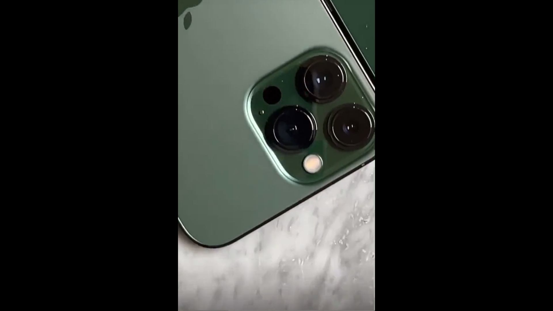 แกะกล่อง iPhone 13 / 13 Pro สีเขียว