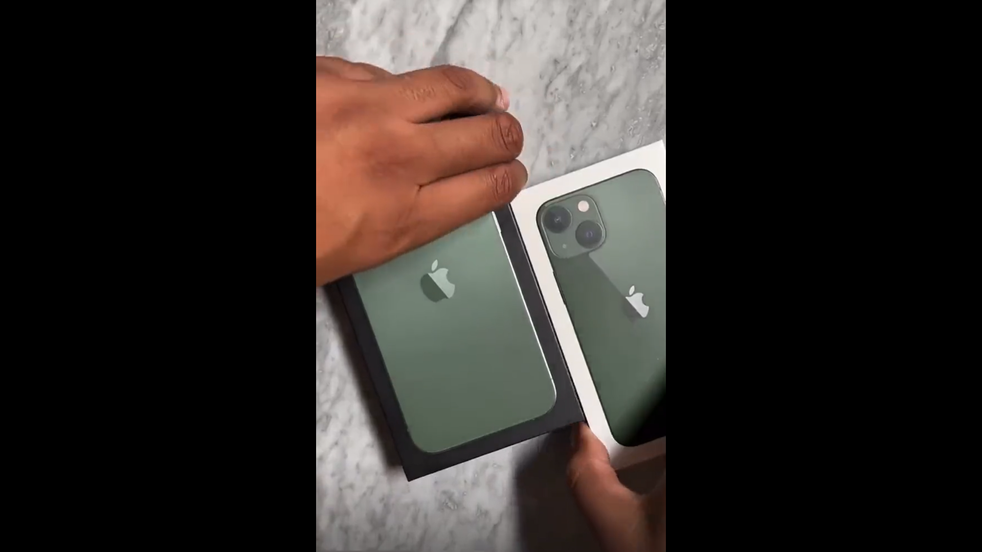 แกะกล่อง iPhone 13 / 13 Pro สีเขียว