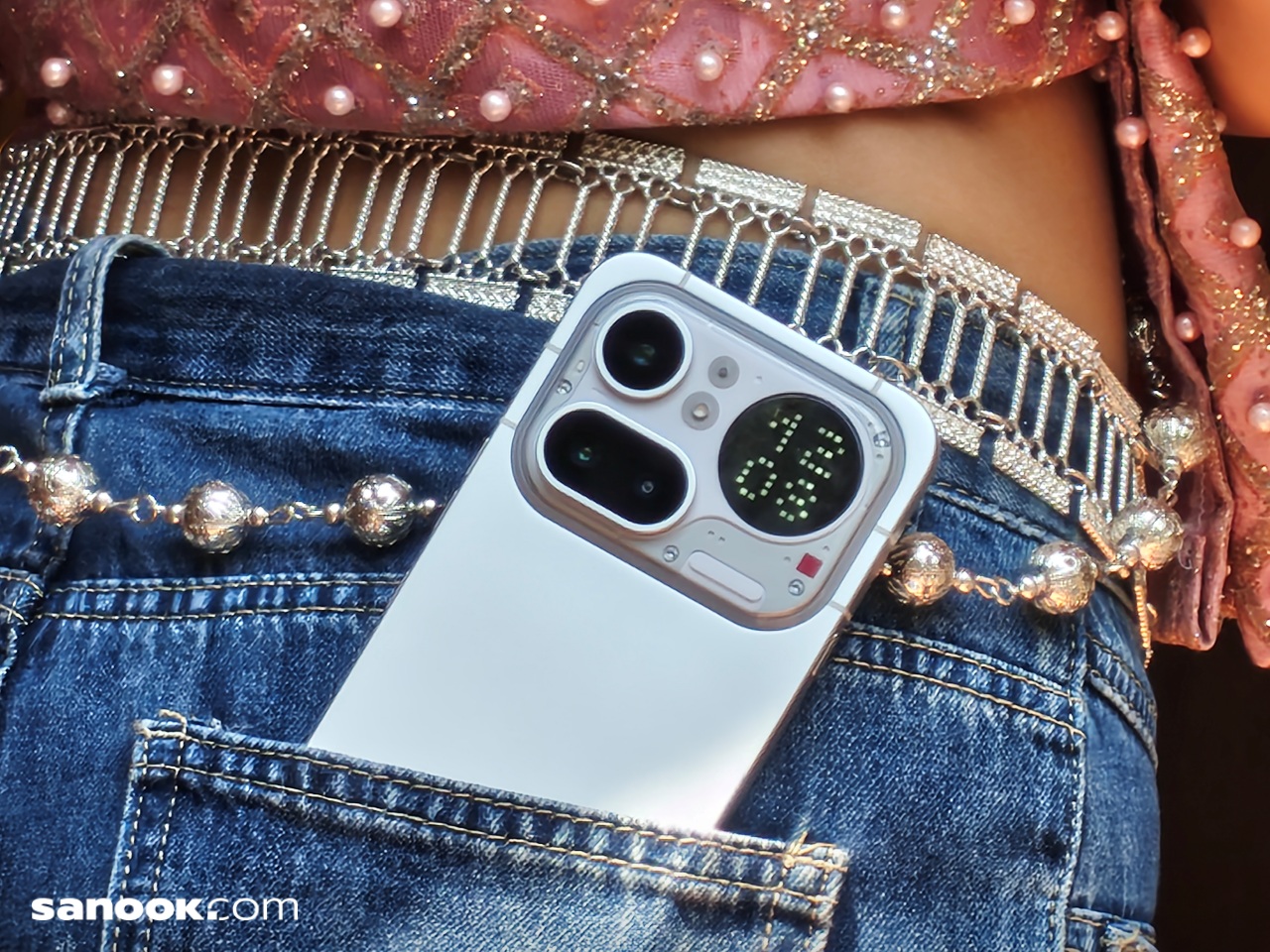 ภาพจาก Nothing Phone (4a) Pro