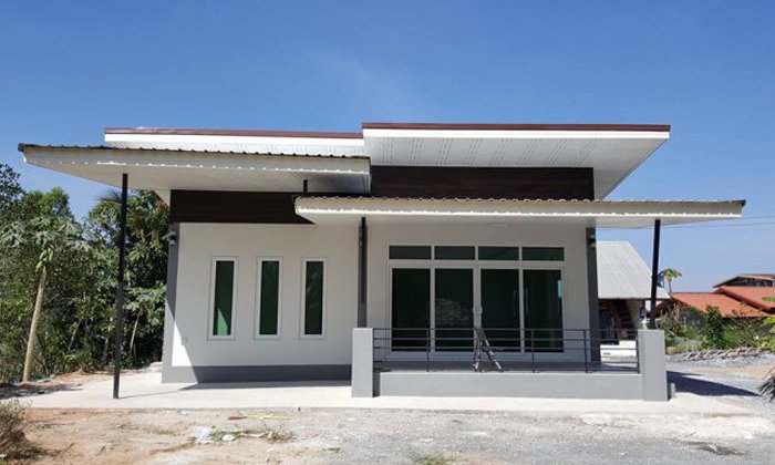 แบบบ้านชั้นเดียว สไตล์โมเดิร์น เรียบง่าย โทนสีขาวตัดเทา ในงบ 800,000 บาท