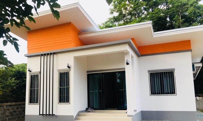 แบบบ้านชั้นเดียวสไตล์โมเดิร์นโทนสีขาว สวยทั้งภายนอก ภายใน ต่อเติมครัวไทยด้านหลังจบ 595,000 บาท