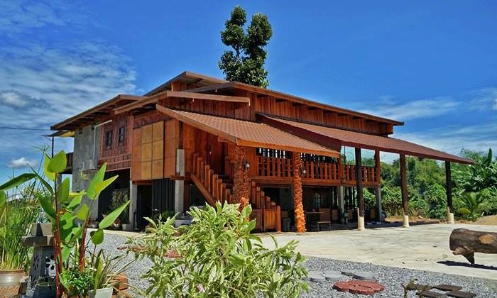 แบบบ้านไม้โมเดิร์นลอฟท์ Mix & Match ไม้และปูนเปลือยขัดมันที่ ModernLoft Homestay อุทัยธานี