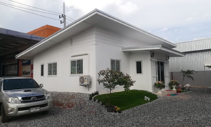 รีวิวสร้างบ้านชั้นเดียวสีขาว หลังเล็กขนาดพอดี สำหรับครอบครัวเริ่มต้น คุมงบราคาประหยัด 3.9 แสน