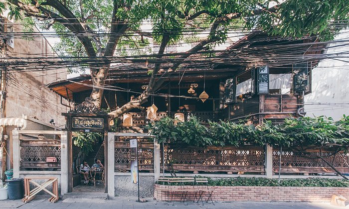 บ้านขนมปังขิง คาเฟ่ในบ้านไม้เก่าอายุร้อยกว่าปีที่ยังมีชีวิตชีวา