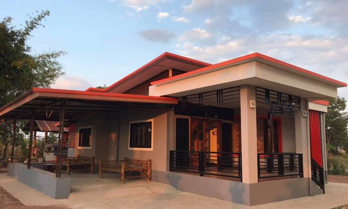 บ้านชั้นเดียวสไตล์โมเดิร์นขนาดกะทัดรัด ตกแต่งในโทนสีสวยสด 3 ห้องนอน 1 ห้องน้ำ งบก่อสร้าง 750,000 บาท