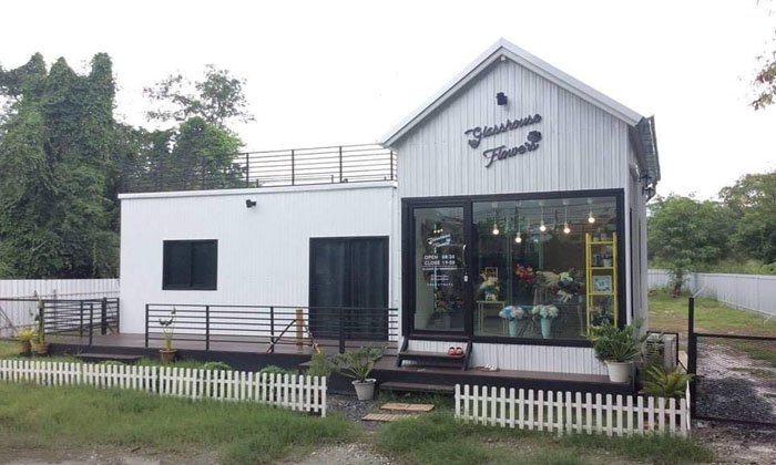 แบบบ้านน็อคดาวน์ทรงหน้าจั่ว เหมาะสำหรับธุรกิจร้านกาแฟและรีสอร์ท พื้นที่ใช้สอย 54 ตร.ม. ราคา 550,000 บาท