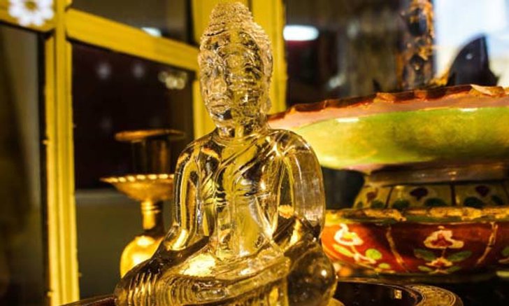 ทำความสะอาด "หิ้งพระ" ในบ้าน รับสิริมงคลปีใหม่