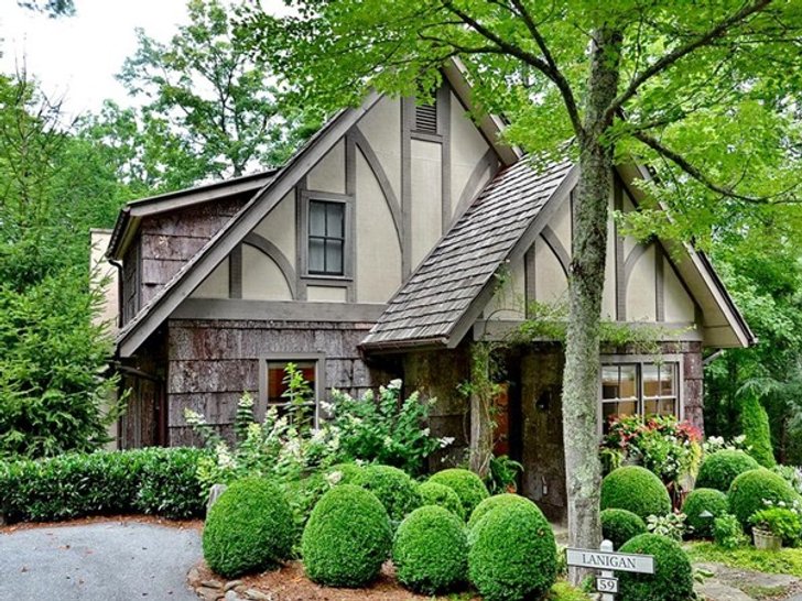 บ้านสไตล์อิงลิชคอทเทจ (English Cottage) เหมือนในนิทาน