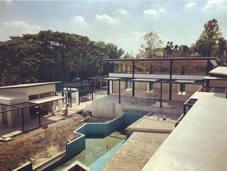 ส่อง "บ้านเจ เจตริน" คฤหาสน์กว่า 50 ล้านบาท หรูหรา อลังการ