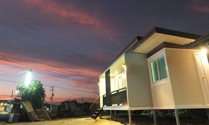 บ้านสไตล์โมเดิร์นยกพื้น ตกแต่งครบครันทันสมัย พื้นที่ใช้สอย 30 ตร.ม. งบประมาณ 350,000 บาท