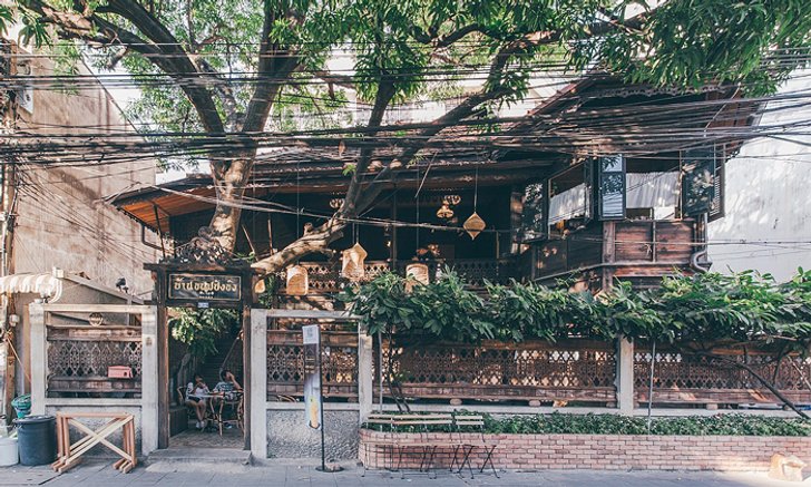 บ้านขนมปังขิง คาเฟ่ในบ้านไม้เก่าอายุร้อยกว่าปีที่ยังมีชีวิตชีวา