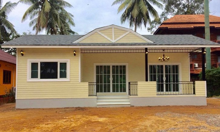 บ้านชั้นเดียวสไตล์คอจเทจ หลังคาทรงโค้งสวยงาม 2 ห้องนอน 1 ห้องน้ำ พร้อมระเบียงหน้าบ้าน งบก่อสร้าง 890,000 บาท