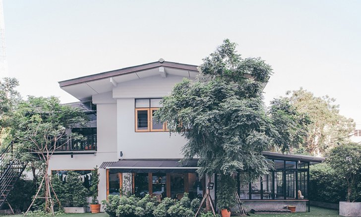 Poet House Cafe ย้อนวันวานแห่งย่านอารีย์ผ่านบ้านสีขาวสไตล์อบอุ่น