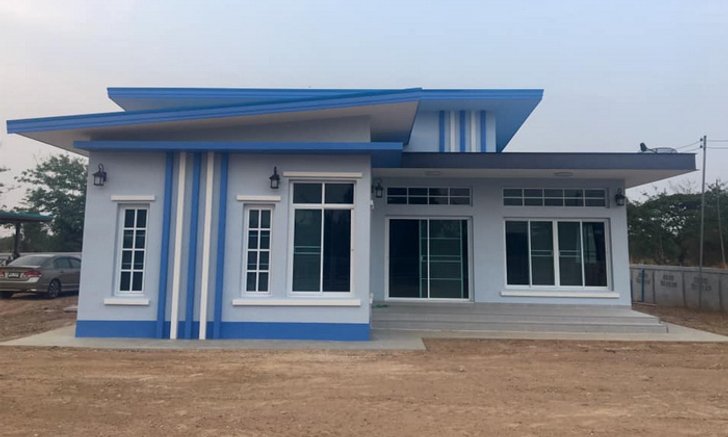 บ้านชั้นเดียวสไตล์โมเดิร์น โทนสีเทาอมฟ้า 3 ห้องนอน 3 ห้องน้ำ งบประมาณก่อสร้าง 1.5 ล้านบาท