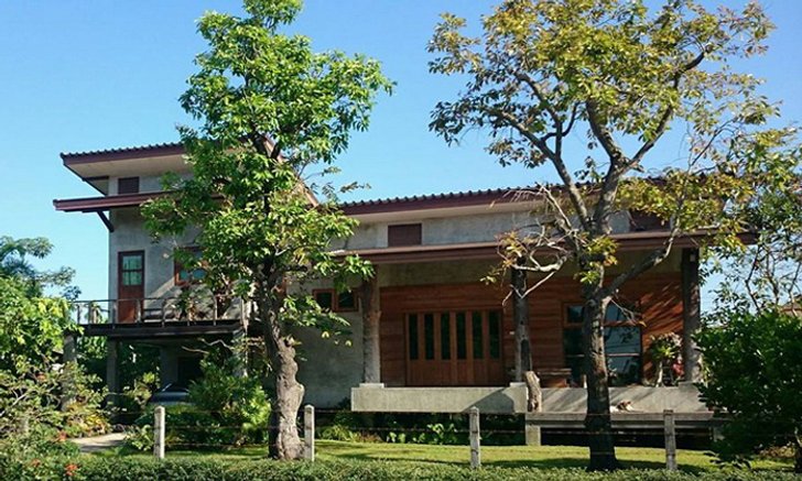 บ้านปูนเปลือยขัดมันบรรยากาศรีสอร์ท ผสานความร่มรื่นของธรรมชาติ เข้ากับการออกแบบโทนดิบ