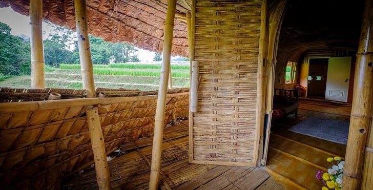 บ้านไม้ไผ่ยักษ์ Giant Bamboo
