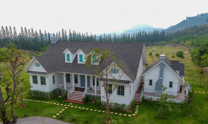 บ้านสไตล์อิงลิชคันทรี พร้อมเรือนรับรองแยก 4 ห้องนอน 4 ห้องน้ำ พื้นที่ใช้สอย 355 ตร.ม.