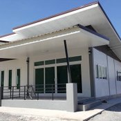 แบบบ้านชั้นเดียวโทนสีขาวตัดเทา งบ 800,000 บาท