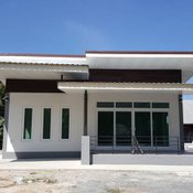 แบบบ้านชั้นเดียวโทนสีขาวตัดเทา งบ 800,000 บาท