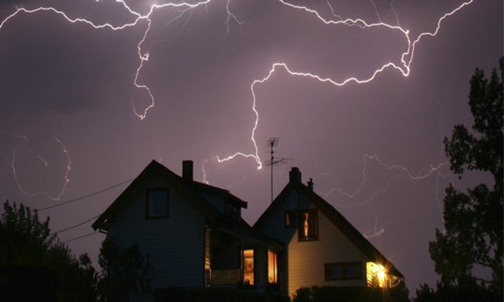 อยู่ใน “บ้าน” อย่างไรให้ปลอดภัยในช่วงฝนฟ้าคะนอง