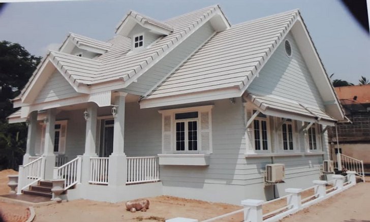 บ้านสไตล์โคโลเนียลโดดเด่นในโทนสีขาว 2 ห้องนอน 2 ห้องน้ำ (ก่อสร้างในจังหวัดขอนแก่น)