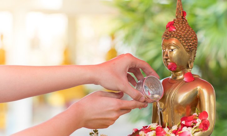 “วิธีสรงน้ำพระ” วันสงกรานต์ พร้อมวิธีทำความสะอาดพระพุทธรูป