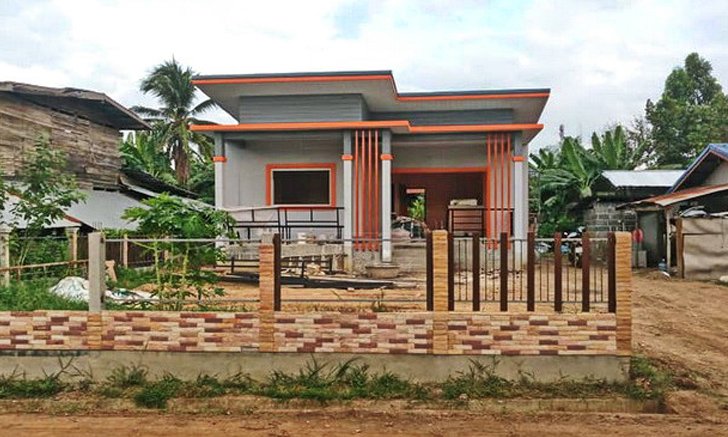 บ้านเรียบง่ายสไตล์โมเดิร์น โทนสีเทาตัดส้ม 2 ห้องนอน 1 ห้องน้ำ งบประมาณ 700,000 บาท