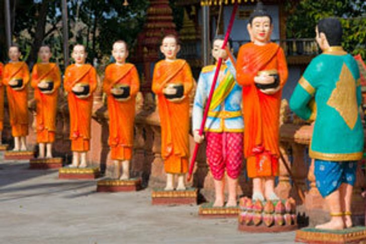 เสริมดวงด้วยการเลือกของใส่บาตรตามวันเกิด