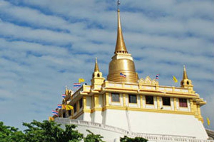 ไหว้พระ เสริมดวงที่งานภูเขาทอง