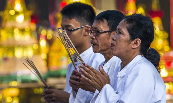 ทำบุญเสริมดวงในประเพณี "วันออกพรรษา"