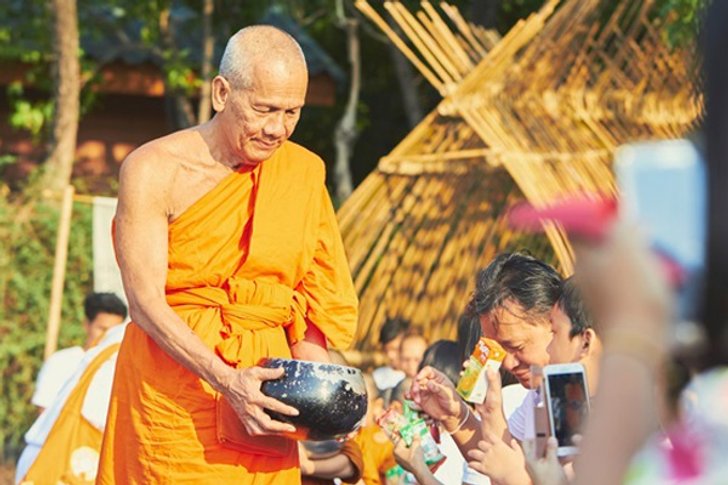 ๑๐ วิธีทำบุญ ให้ได้บุญมาก